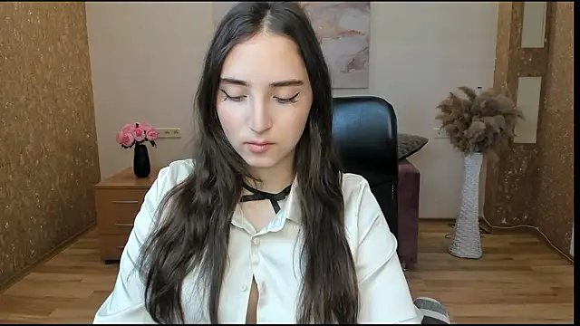 Effy Royse online show from March 4, 2026, 12:35 pm