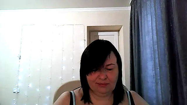 Snapshot of EmilliXXX chatting on February 23, 2026, 8:04 am EmilliXXX online show from February 23, 2026, 8:04 am