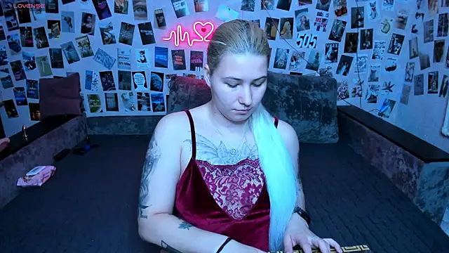 x Ulya1cutex online show from April 11, 2026, 5:05 pm