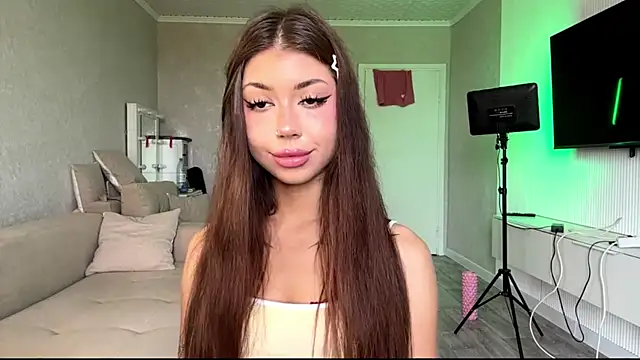Snapshot of You_Club_Winx chatting on July 4, 2026, 8:21 am You Club Winx online show from July 4, 2026, 8:21 am