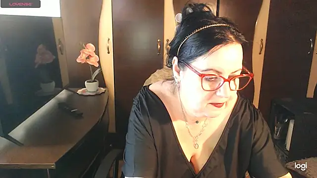 exiMIlf online show from April 17, 2026, 1:25 pm