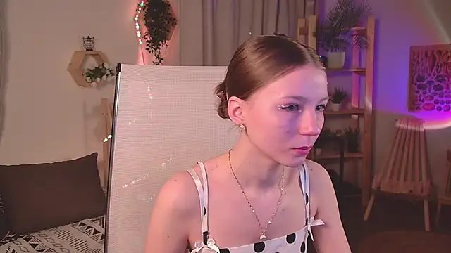 ElliFrankenweenie online show from April 18, 2026, 6:05 am