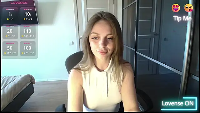  julia wonderful  online show from May 15, 2026, 2:48 pm