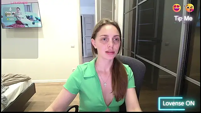  julia wonderful  online show from May 13, 2026, 6:31 am
