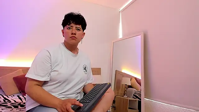 Snapshot of Gaia_n_Nix chatting on February 13, 2026, 8:09 pm Gaia n Nix online show from February 13, 2026, 8:09 pm