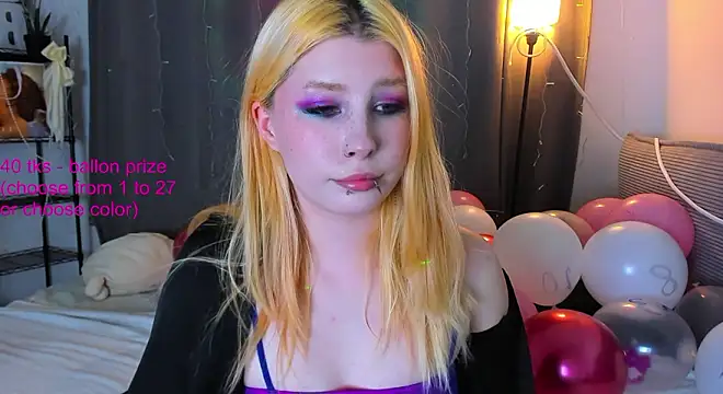 Snapshot of WarmAtEdges chatting on February 16, 2026, 2:27 pm WarmAtEdges online show from February 16, 2026, 2:27 pm