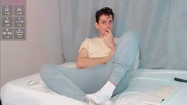 Snapshot of Luc_7 chatting on February 20, 2026, 11:39 pm Luc 7 online show from February 20, 2026, 11:39 pm