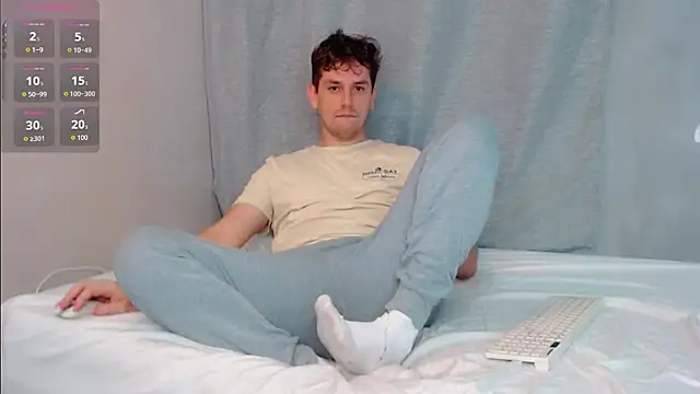 Snapshot of Luc_7 chatting on February 22, 2026, 9:33 am Luc 7 online show from February 22, 2026, 9:33 am