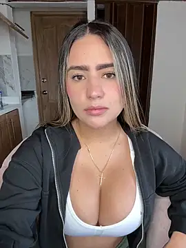 Snapshot of Miilana_ chatting on April 5, 2026, 5:08 pm Miilana online show from April 5, 2026, 5:08 pm