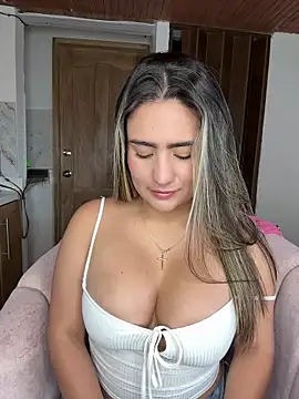 Snapshot of Miilana_ chatting on April 8, 2026, 9:05 pm Miilana online show from April 8, 2026, 9:05 pm