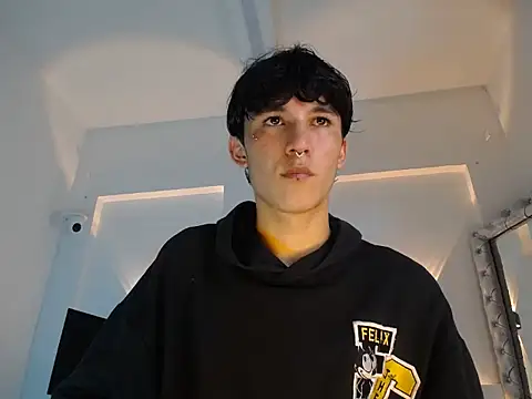 jullian ricci online show from April 8, 2026, 8:54 pm