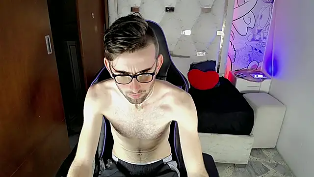 Top and bottom online show from March 9, 2026, 8:23 pm