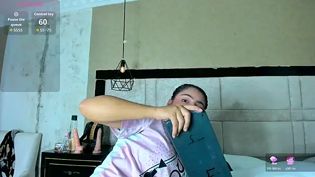 CloheBell online show from April 15, 2026, 3:49 pm