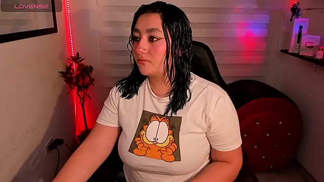 Snapshot of Emily_Jonesh chatting on July 3, 2026, 12:22 pm Emily Jonesh online show from July 3, 2026, 12:22 pm