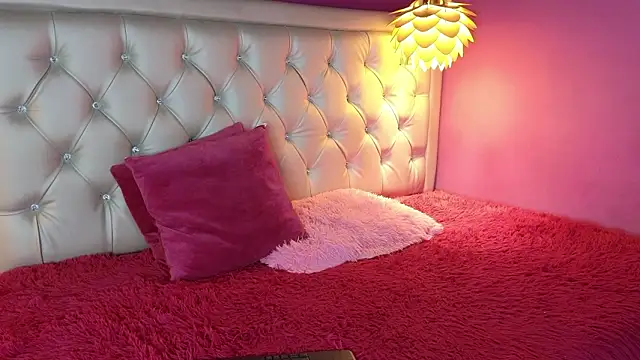 Snapshot of ivonne_heaven chatting on February 26, 2026, 4:23 am ivonne heaven online show from February 26, 2026, 4:23 am