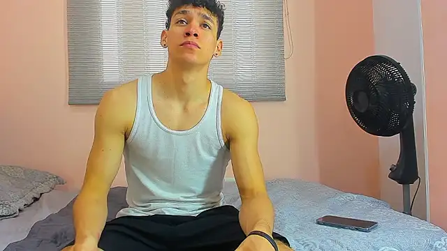 Snapshot of Muscle__Myke chatting on February 21, 2026, 12:29 pm Muscle Myke online show from February 21, 2026, 12:29 pm