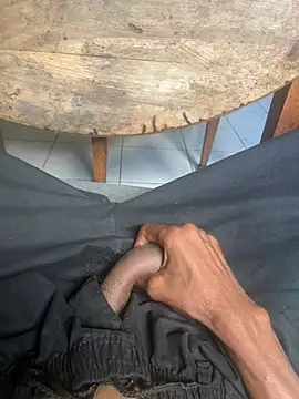 longuebitenoire971 online show from February 20, 2026, 5:59 pm