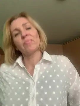 Snapshot of VeltaMur975 chatting on February 26, 2026, 10:37 am VeltaMur975 online show from February 26, 2026, 10:37 am