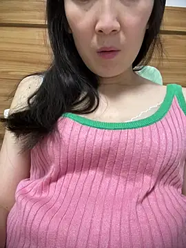 Snapshot of YaoYao-97 chatting on February 15, 2026, 2:49 pm YaoYao-97 online show from February 15, 2026, 2:49 pm