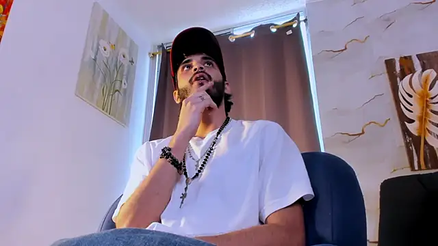 LovexJuxn8 online show from March 25, 2026, 8:52 pm