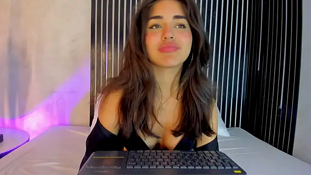 Snapshot of melodyphillips_2_ chatting on February 13, 2026, 4:45 am melodyphillips 2 online show from February 13, 2026, 4:45 am