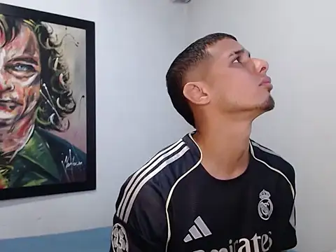 Snapshot of HotSinlge chatting on February 20, 2026, 11:34 am HotSinlge online show from February 20, 2026, 11:34 am