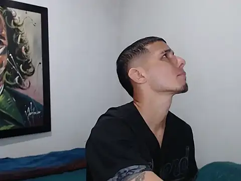 Snapshot of HotSinlge chatting on February 19, 2026, 12:35 pm HotSinlge online show from February 19, 2026, 12:35 pm