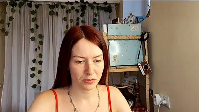 Kamila Moore  online show from March 3, 2026, 2:46 pm