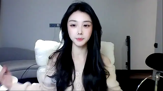 Snapshot of MedeLineayr chatting on March 4, 2026, 3:42 pm MedeLineayr online show from March 4, 2026, 3:42 pm