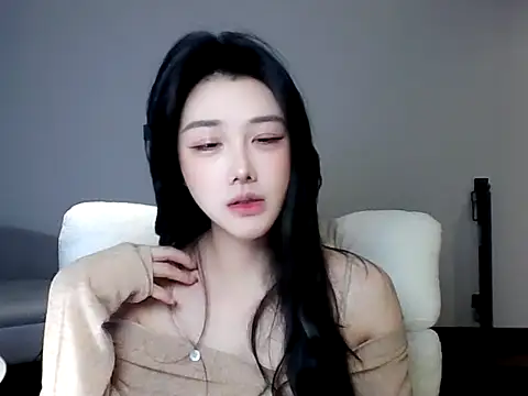 Snapshot of MedeLineayr chatting on March 1, 2026, 3:23 pm MedeLineayr online show from March 1, 2026, 3:23 pm