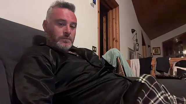 Snapshot of marcovik1 chatting on May 20, 2026, 7:33 pm marcovik1 online show from May 20, 2026, 7:33 pm