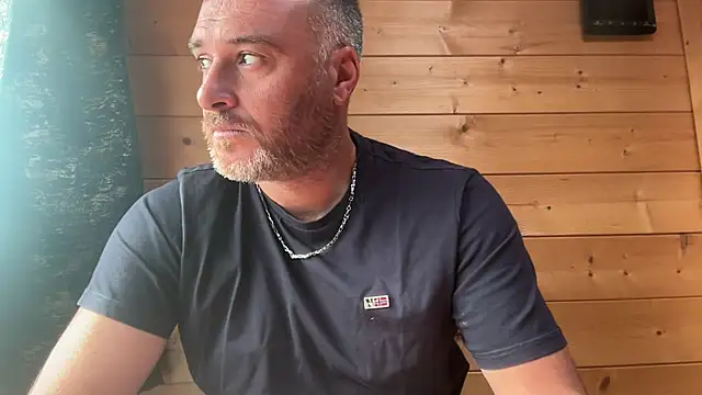 marcovik1 online show from April 20, 2026, 8:39 am