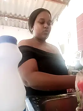 PerlaCurvasgrandes online show from February 19, 2026, 6:05 pm