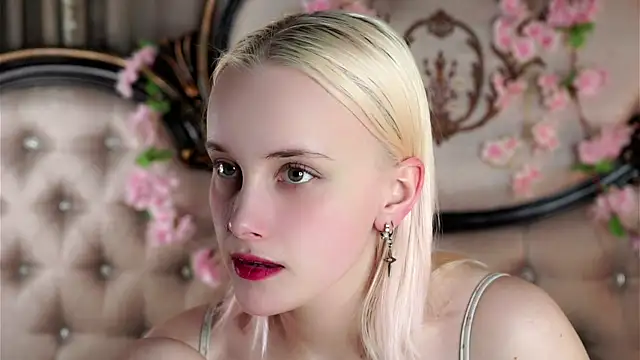 KirstinMcgeady online show from April 13, 2026, 11:14 am