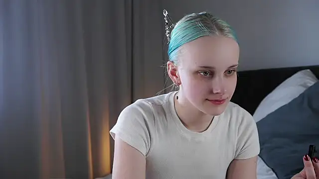 KirstinMcgeady online show from May 25, 2026, 12:26 pm