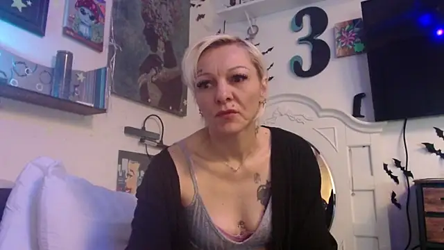 Snapshot of slutslave333 chatting on April 23, 2026, 9:05 pm slutslave333 online show from April 23, 2026, 9:05 pm