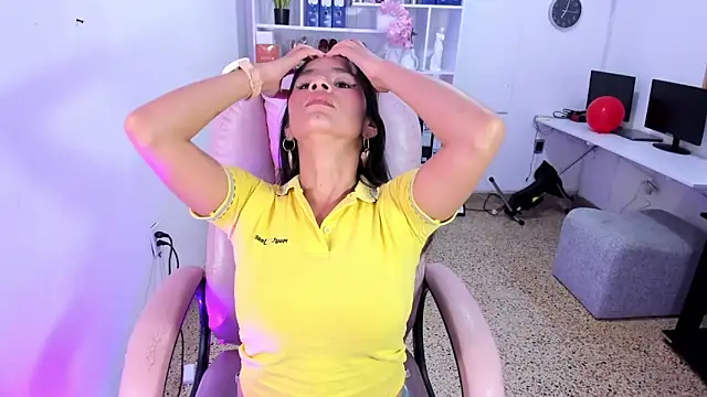 Snapshot of Emmy_lollipop chatting on February 19, 2026, 6:27 pm Emmy lollipop online show from February 19, 2026, 6:27 pm