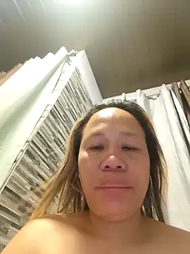 squirtshantal online show from April 15, 2026, 7:40 pm