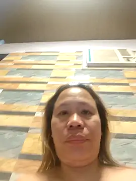 squirtshantal online show from April 19, 2026, 11:55 am