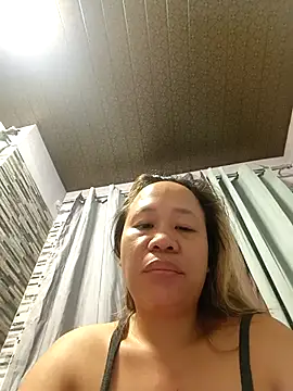 squirtshantal online show from April 6, 2026, 7:37 pm