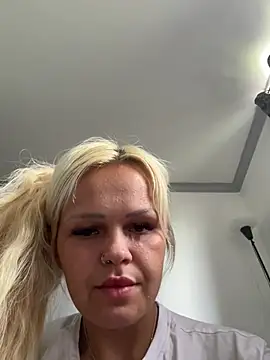 Snapshot of BlondeMilfXo chatting on May 14, 2026, 10:23 am BlondeMilfXo online show from May 14, 2026, 10:23 am
