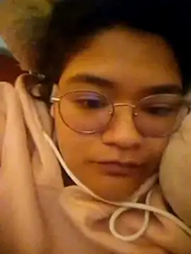 Snapshot of DarkReed chatting on February 18, 2026, 4:43 am DarkReed online show from February 18, 2026, 4:43 am