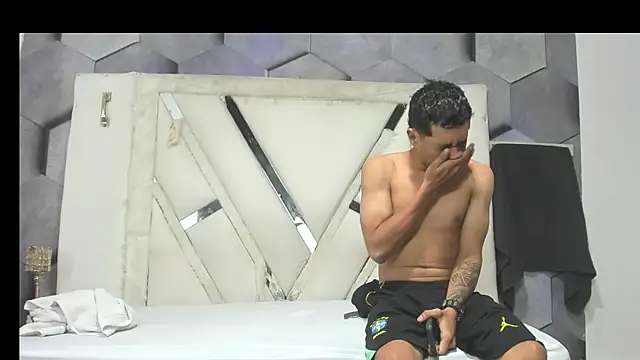 NatallyAndDuvan online show from April 10, 2026, 1:29 pm