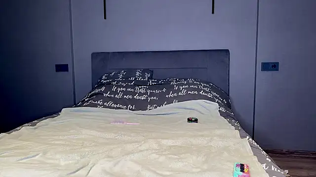 yourselenas online show from February 20, 2026, 2:19 pm