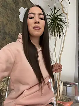 I amSis online show from April 6, 2026, 1:56 pm