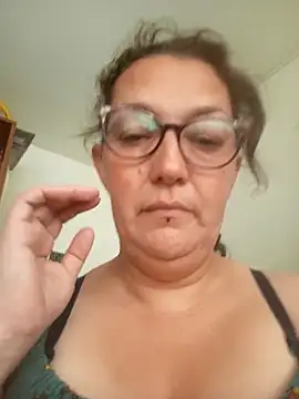  Saraqueen online show from March 15, 2026, 6:48 pm