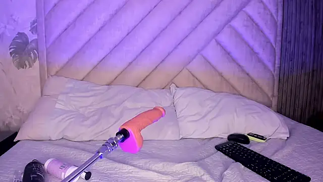 SarahRizof online show from March 15, 2026, 5:03 am