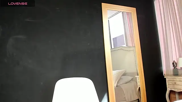 madii lenon online show from March 14, 2026, 8:37 pm