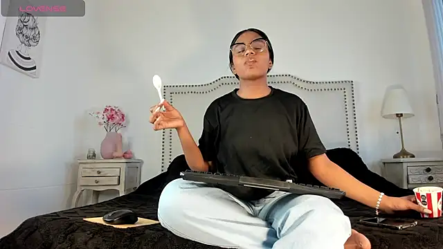 Snapshot of madii_lenon chatting on June 23, 2026, 8:40 pm madii lenon online show from June 23, 2026, 8:40 pm