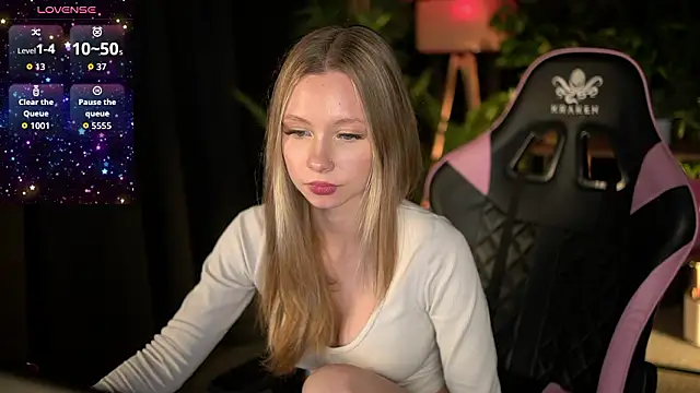 Snapshot of SweetDaisy_me chatting on March 2, 2026, 3:41 pm SweetDaisy me online show from March 2, 2026, 3:41 pm